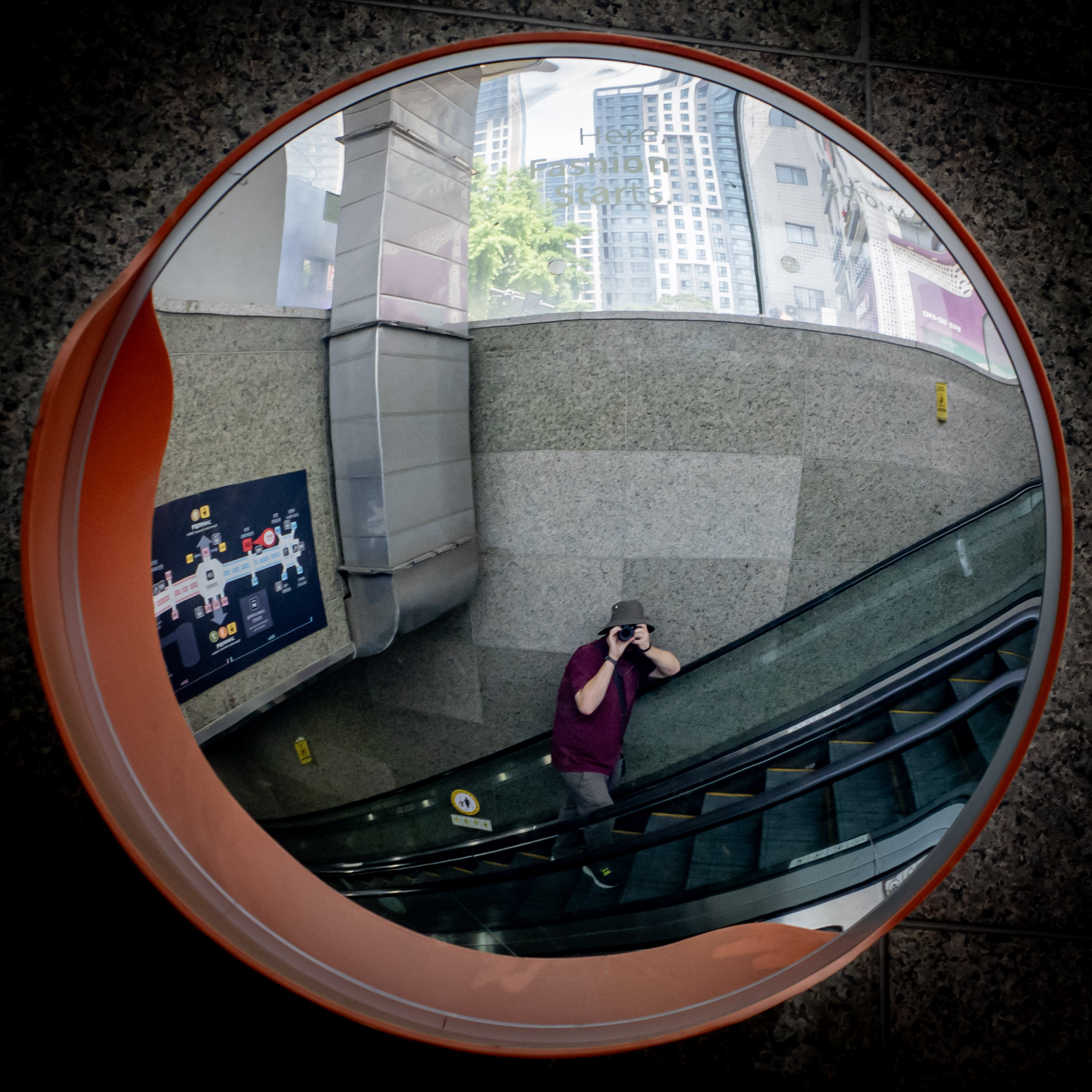 Seoul train station mirror snap